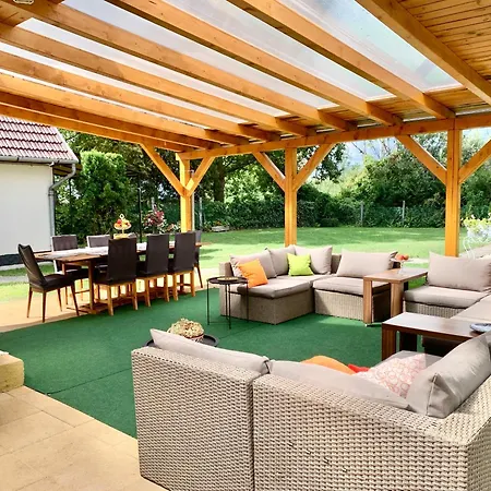 Σπίτι διακοπών Balaton Family With 3 Bedrooms And Private , Private Parking Balatonszarszo