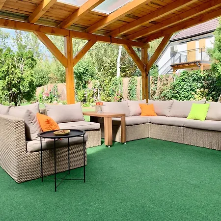 Balaton Family With 3 Bedrooms And Private , Private Parking Prázdninový dům Balatonszarszo