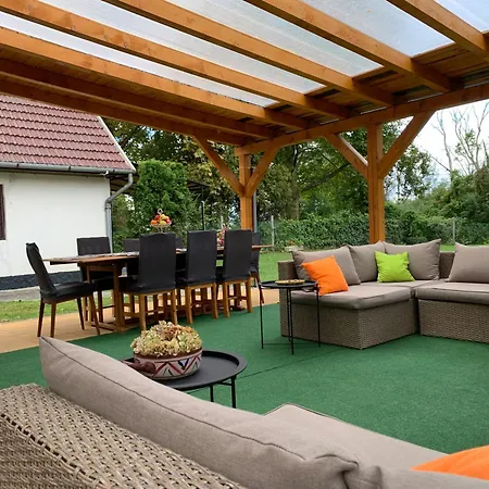 Σπίτι διακοπών Balaton Family With 3 Bedrooms And Private , Private Parking