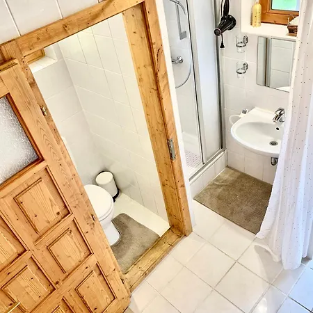 Balaton Family With 3 Bedrooms And Private , Private Parking Prázdninový dům Balatonszarszo