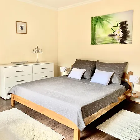 Σπίτι διακοπών Balaton Family With 3 Bedrooms And Private , Private Parking