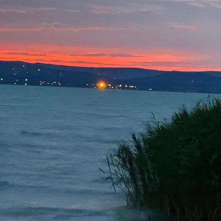 Balaton Family With 3 Bedrooms And Private , Private Parking Prázdninový dům Balatonszarszo